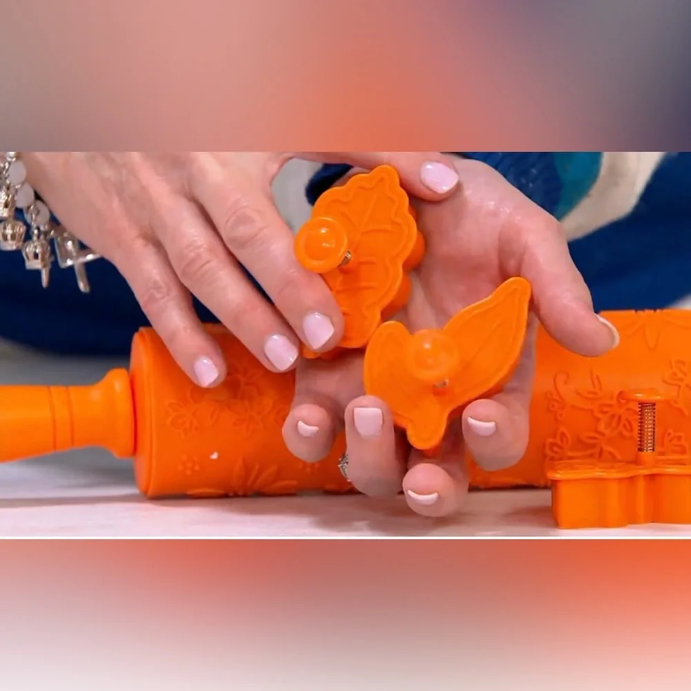 🎀 5 for $25 🎀  TEMPTATIONS Fall Baking Set Leaves Rolling Pin 4 Cookie Cutters